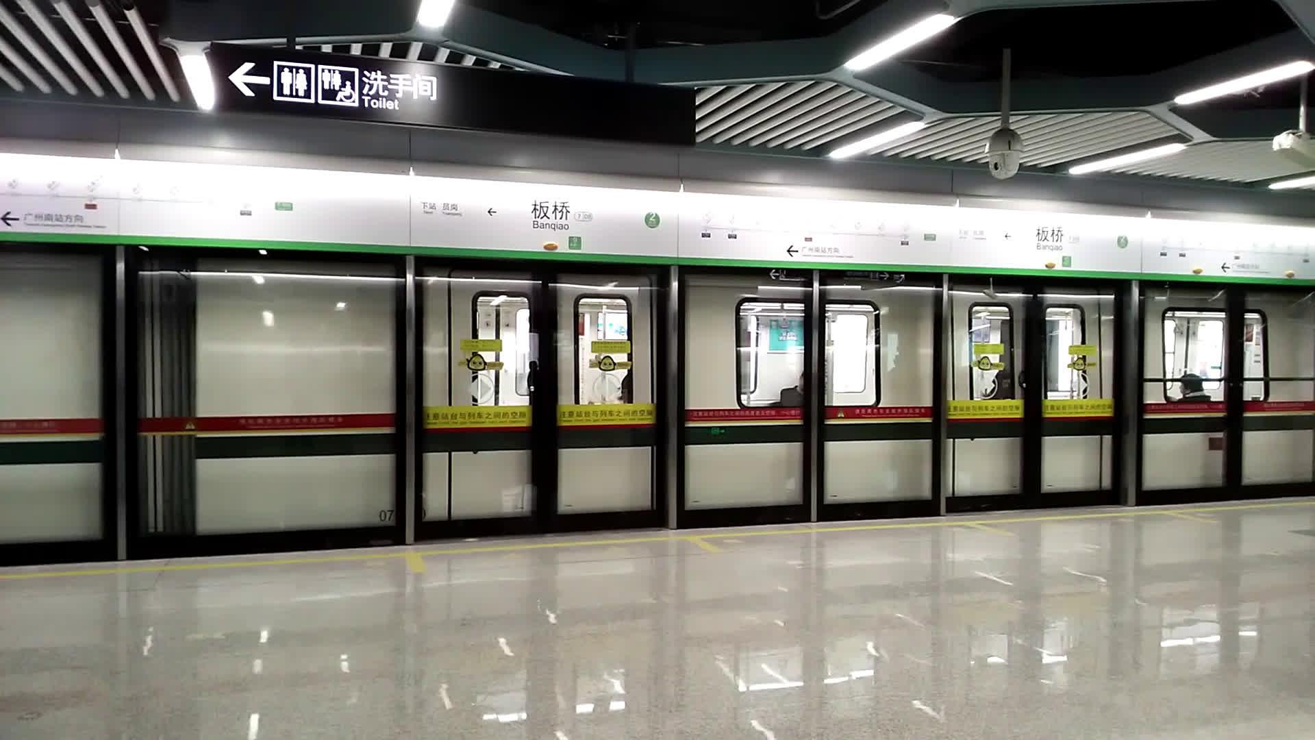 淺談地鐵屏蔽門MC尼龍滑輪出現故障的原因與分析